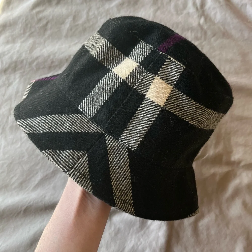 Authentic Burberry Wool Bucket Hat Black White Purple Cozy Warm Classic Pattern - Picture 4 of 7